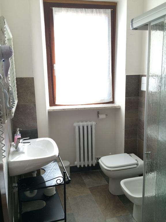 Single Room with Shared Bathroom,118623115:JPEG