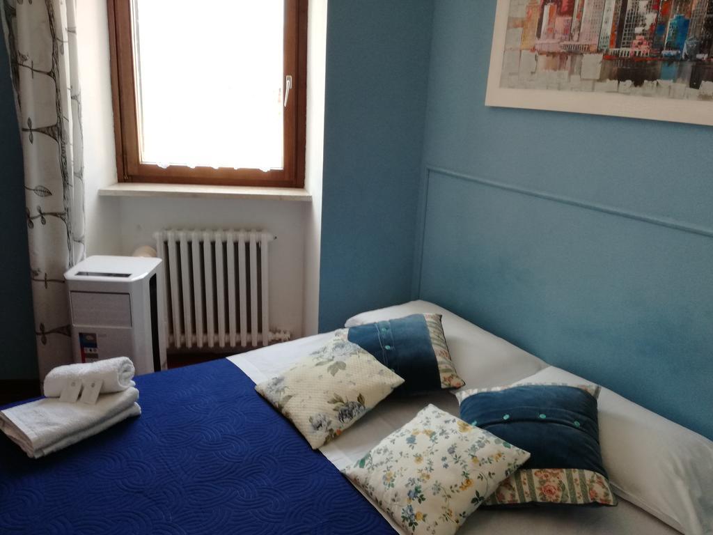 Standard Double Room with Shared Bathroom,411676566:JPEG